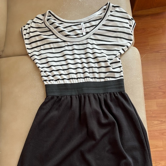 Dress - Picture 1 of 6